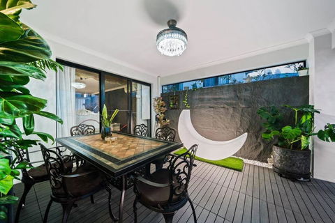 Equitice Winter Moonlight Villa - Surfers Paradise Gold Coast 0