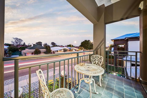 Equitice Winter Moonlight Villa - Surfers Paradise Gold Coast 1