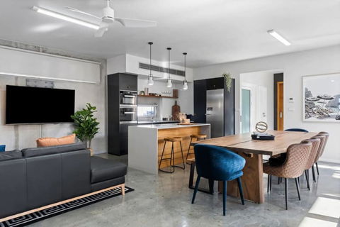 Exquisite Beachside Mansion - Surfers Paradise Gold Coast 0