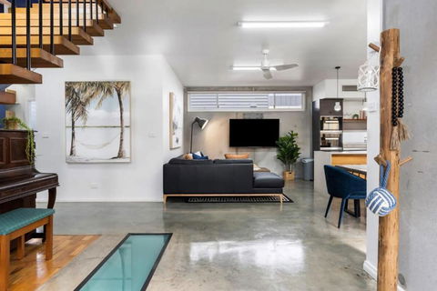 Exquisite Beachside Mansion - Surfers Paradise Gold Coast 4