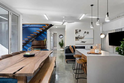 Exquisite Beachside Mansion - Surfers Paradise Gold Coast 1