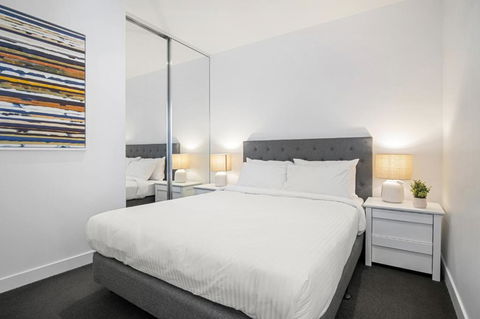 Fabulous 1-Bed With Pool And Private Courtyard - Surfers Paradise Gold Coast 1