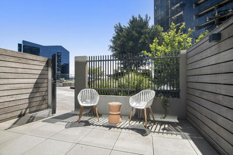 Fabulous 1-Bed With Pool And Private Courtyard - Surfers Paradise Gold Coast 3