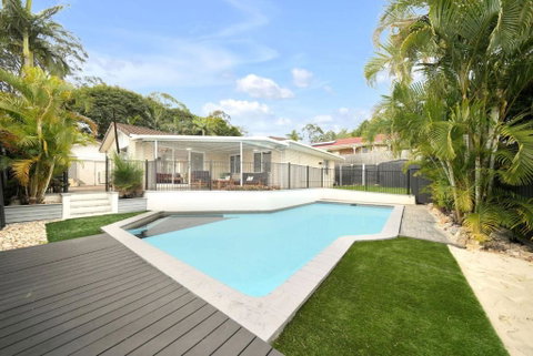Family Escape Serene Oasis With Pool And AC - Surfers Paradise Gold Coast 0