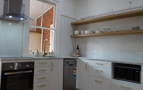 Fitzroy Lodge Cowra - Surfers Paradise Gold Coast 2