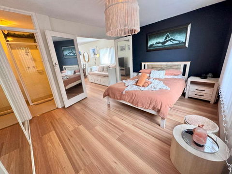 FORR64 - Cosy East Perth Retreat - Surfers Paradise Gold Coast 1