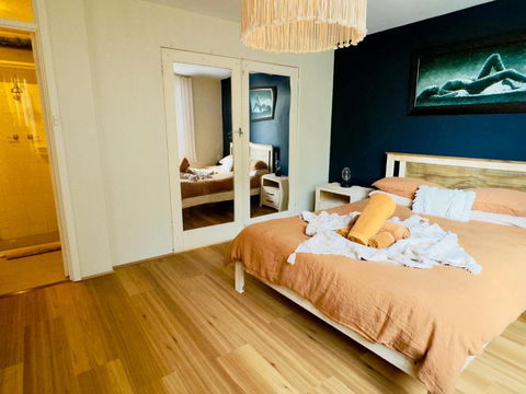 FORR64 - Cosy East Perth Retreat - Surfers Paradise Gold Coast 2