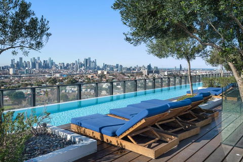 FLEMINGTON - Melbourne City Views - Surfers Paradise Gold Coast 0