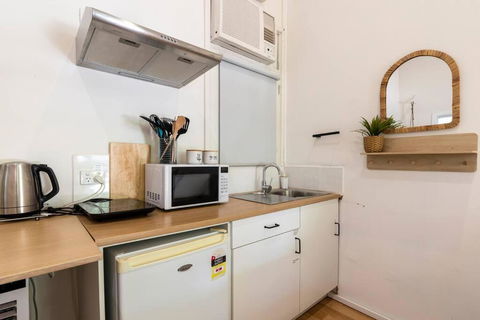 Gawler Townhouses 1C , 1 Queen Bed - Surfers Paradise Gold Coast 4