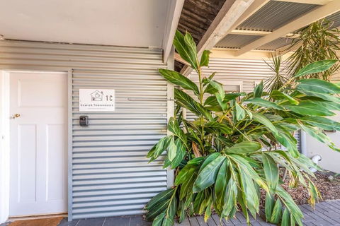 Gawler Townhouses 1C , 1 Queen Bed - Surfers Paradise Gold Coast 3