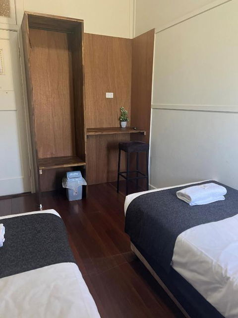 Gin Gin Budget Accommodation - Surfers Paradise Gold Coast 3