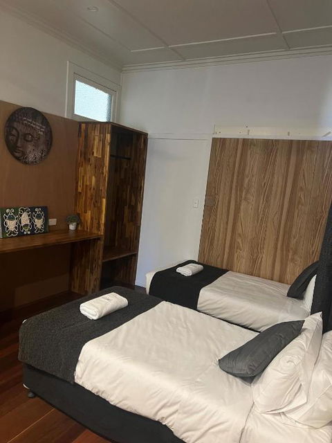 Gin Gin Budget Accommodation - Surfers Paradise Gold Coast 2