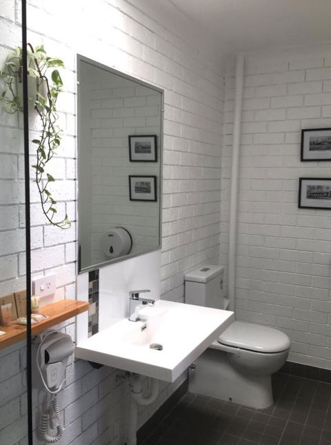 Gin Gin Village Motor Inn Motel QLD - Surfers Paradise Gold Coast 4