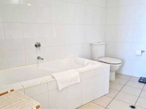 Glam Apartment 21 - Surfers Paradise Gold Coast 4