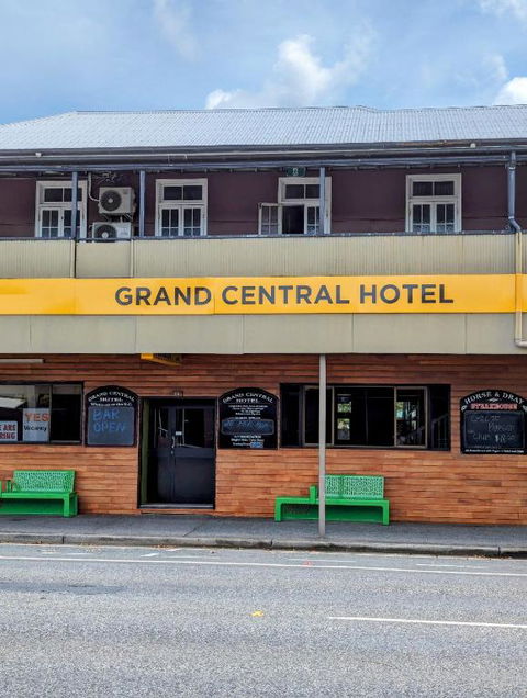 GRAND CENTRAL HOTEL PROSERPINE - Surfers Paradise Gold Coast 2