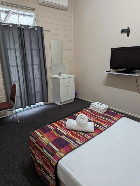 GRAND CENTRAL HOTEL PROSERPINE - Surfers Paradise Gold Coast 3