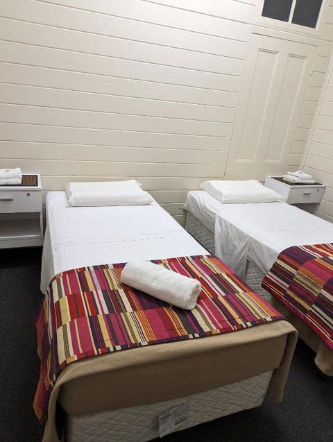 GRAND CENTRAL HOTEL PROSERPINE - Surfers Paradise Gold Coast 4