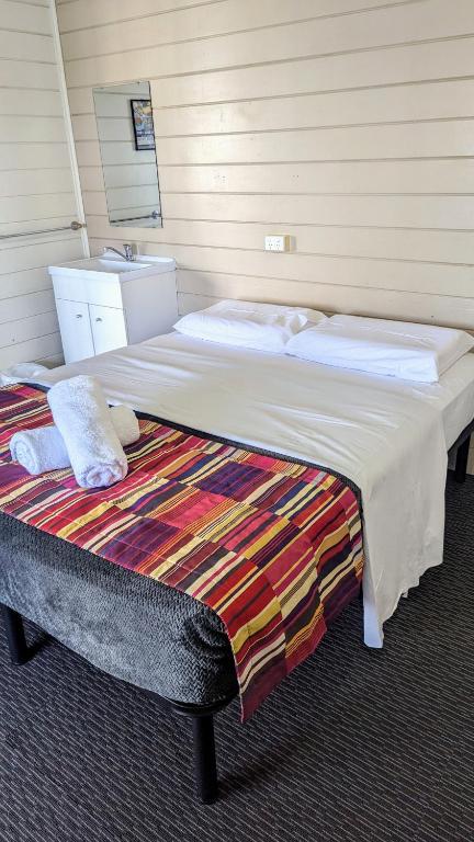GRAND CENTRAL HOTEL PROSERPINE - Surfers Paradise Gold Coast 0