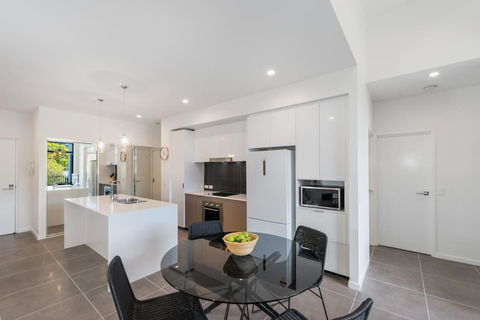 H6B - Round About Bulimba - Surfers Paradise Gold Coast 0