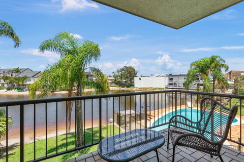 HACIENDA- CANAL VIEWS AND COMFORT - Surfers Paradise Gold Coast 3