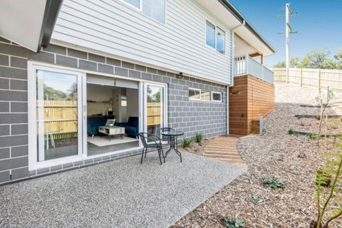 HALE KUPA Rye Beach House Spa Table Tennis - Surfers Paradise Gold Coast 2