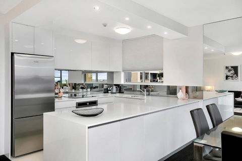 HARIS - Modern 2BR Apartment With Views - Surfers Paradise Gold Coast 1