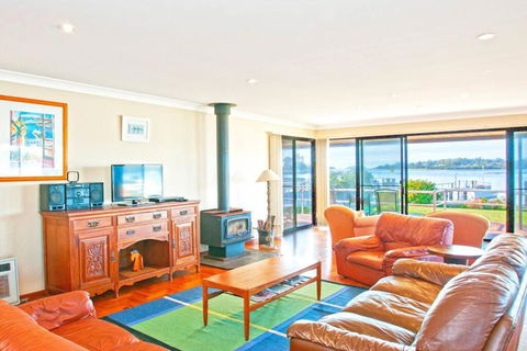 HAIS18G - Riverside Delight - Surfers Paradise Gold Coast 0