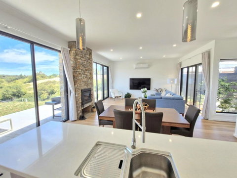 Hilltop Retreat Creswick - Surfers Paradise Gold Coast 1