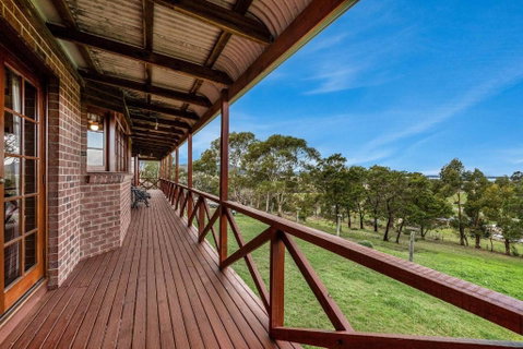 Hilltop Retreat, Water Views - Surfers Paradise Gold Coast 2