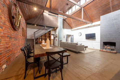 Historical Building Dating Back To 1900 - Surfers Paradise Gold Coast 0