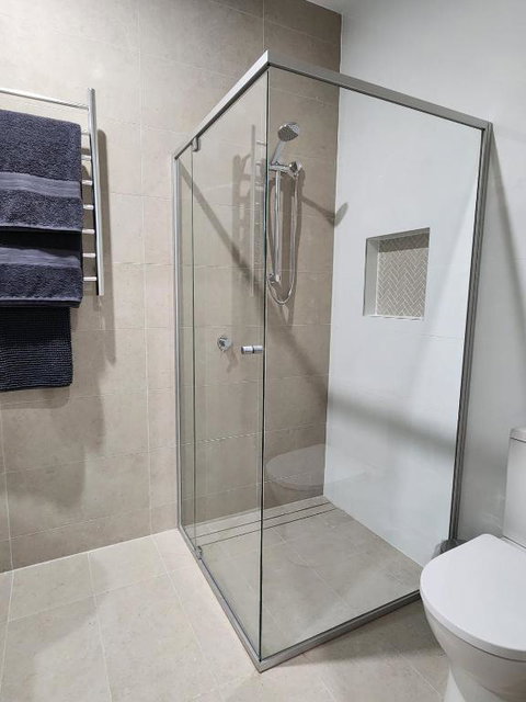 Holiday At The Beach, Spa Bath, King Bed With TV - Surfers Paradise Gold Coast 2