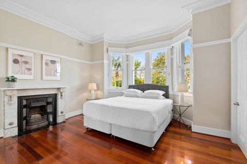 Huge Harbour View Apartment In Historic Home - Surfers Paradise Gold Coast 2