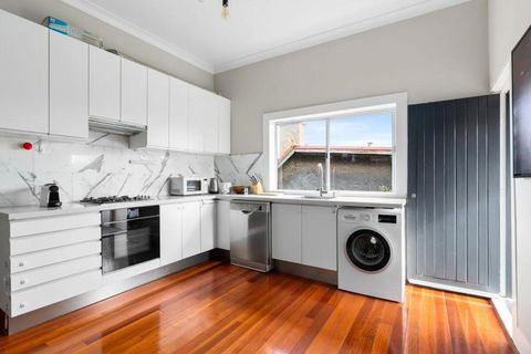 Huge Harbour View Apartment In Historic Home - Surfers Paradise Gold Coast 3