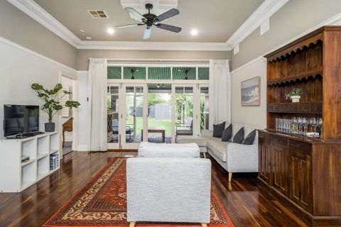 Incredible 3-Bed Renovated Home With Huge Garden - Surfers Paradise Gold Coast 0