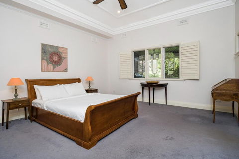 Incredible 3-Bed Renovated Home With Huge Garden - Surfers Paradise Gold Coast 1