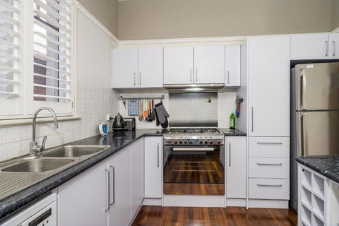 Incredible 3-Bed Renovated Home With Huge Garden - Surfers Paradise Gold Coast 2