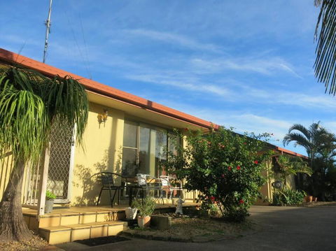 House And Van On The River - Surfers Paradise Gold Coast 1