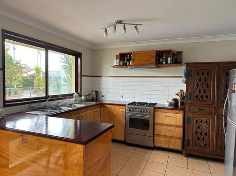 House And Van On The River - Surfers Paradise Gold Coast 2