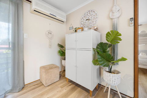 INVERLOCH Beach House - Surfers Paradise Gold Coast 2