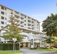 Adina Serviced Apartments Canberra Dickson - Surfers Paradise Gold Coast