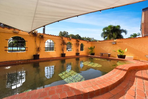 Adobe Motel - Surfers Paradise Gold Coast 1