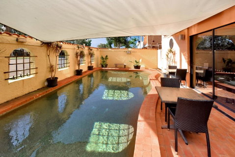 Adobe Motel - Surfers Paradise Gold Coast 2