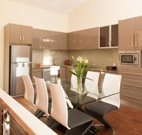 Albany Waves - Surfers Paradise Gold Coast