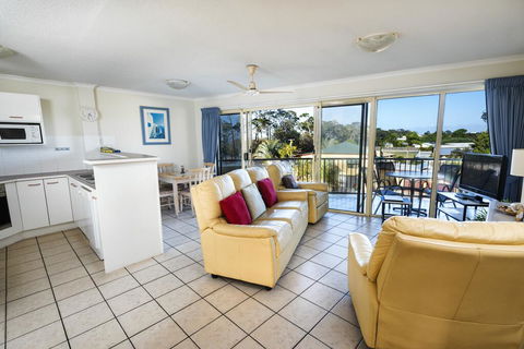 Alexander Beachfront Apartments - Surfers Paradise Gold Coast 2