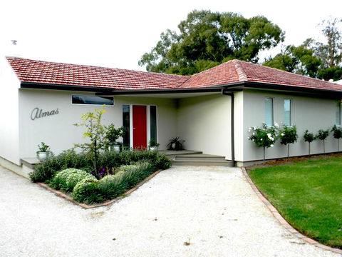 Almas Cottage - Surfers Paradise Gold Coast 1