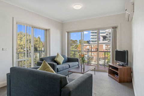 Amazing Accommodations: St Kilda - Surfers Paradise Gold Coast 0