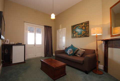 Anchorage Seafront Hotel - Surfers Paradise Gold Coast 1