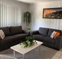 Andergrove Home with a Garden View-Wi-fi  Netflix - Surfers Paradise Gold Coast