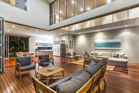 Angourie Beach House @ Corporate Boardies - Surfers Paradise Gold Coast 2