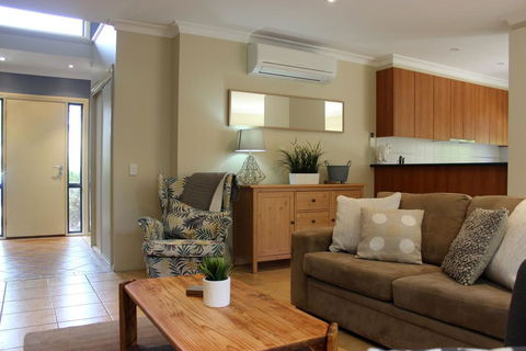 Annie's Place - Surfers Paradise Gold Coast 1